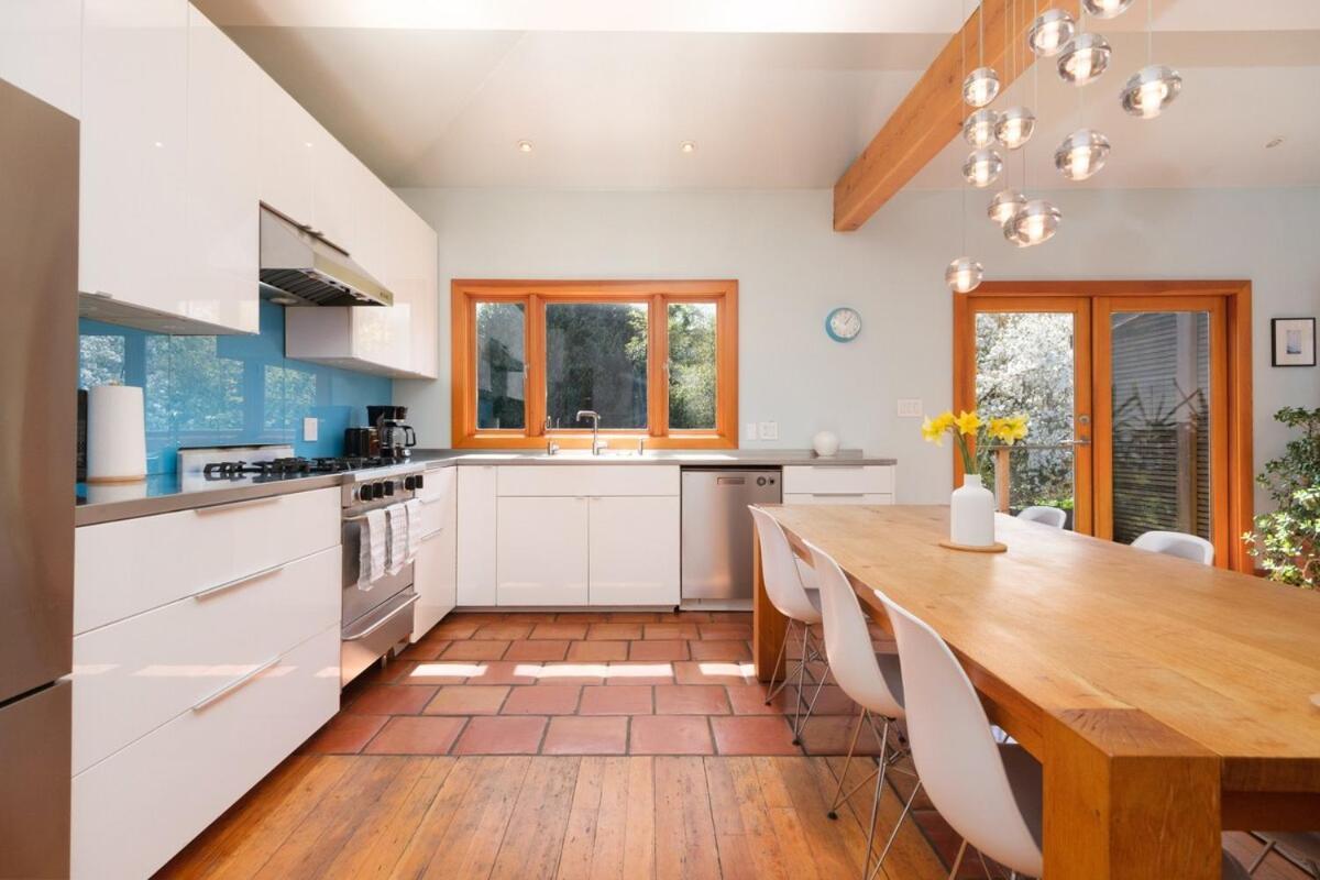 Cozy Heritage Home Near Main St Vancouver Exterior foto